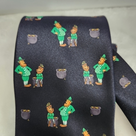 Romario Manzini Navy Blue St Patrick's Day Leprechaun Pot Of Gold Necktie Tie - Picture 5 of 9